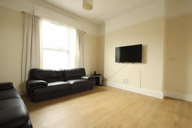 9 bed house, North Road East, North Hill, Plymouth, PL46AL - Image 3